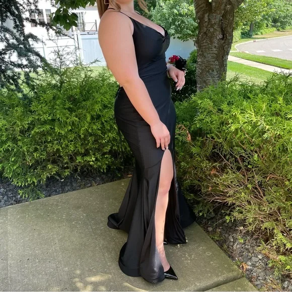 La Femme’s Prom Dress- used only once • EUC (Excellent Used Condition) Size 10 - Picture 8 of 10